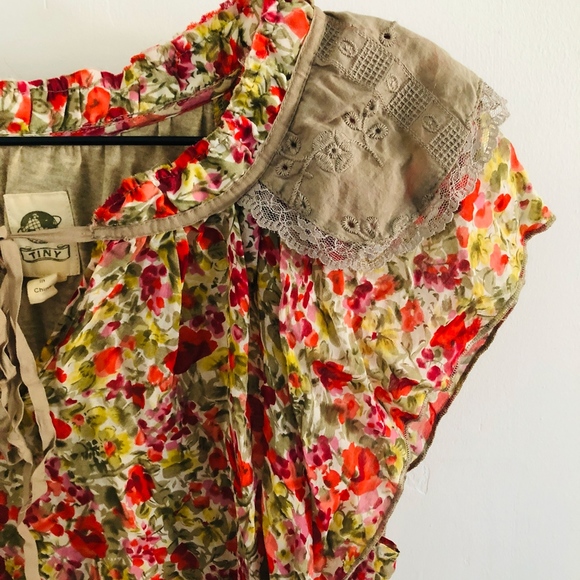 Anthro Tiny Red Floral Eyelet Blouse S - Picture 2 of 8